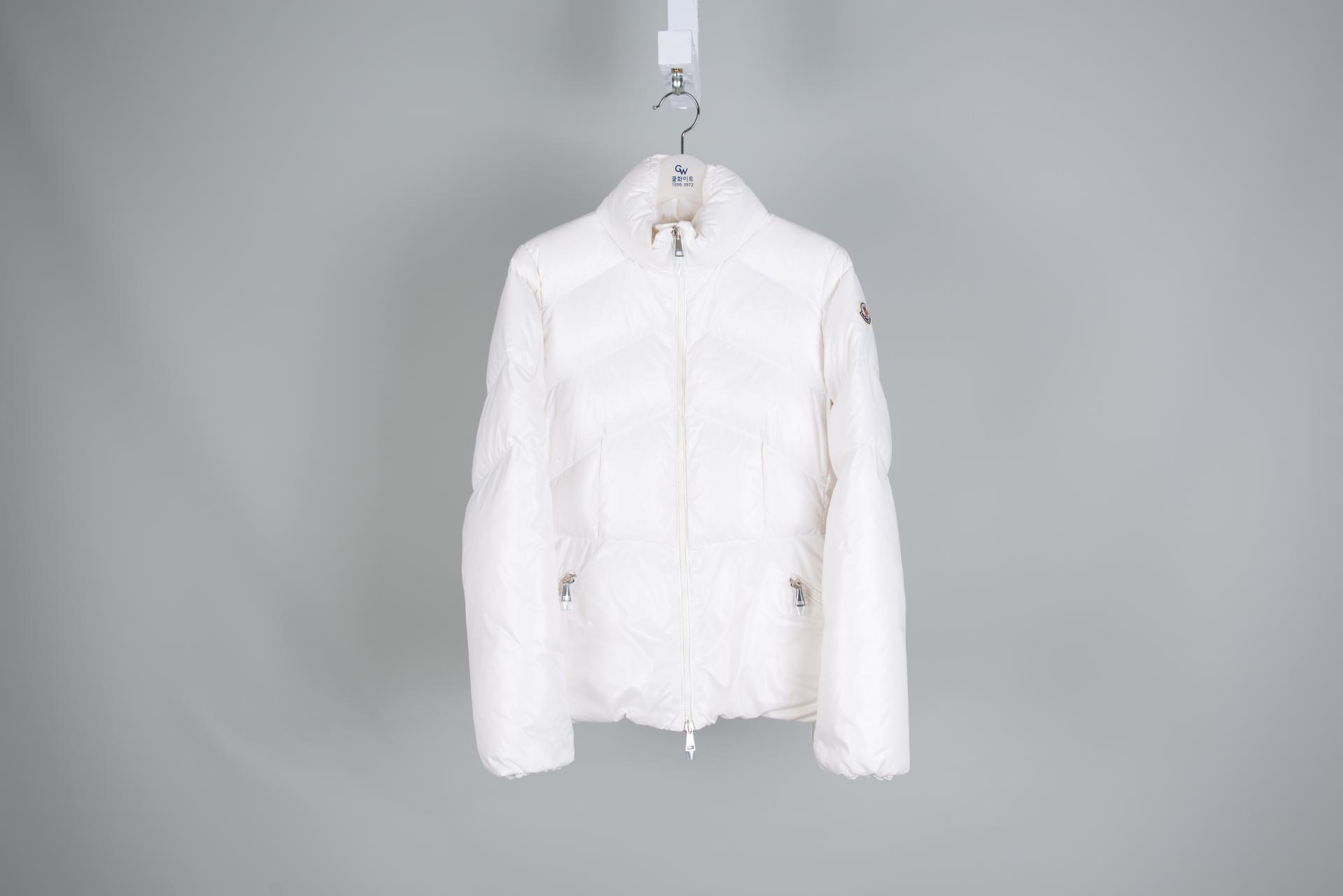 의류클리닝 이미지: MONCLER 몽클레르