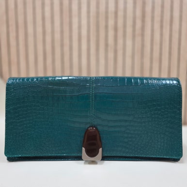 가방리페어ㅣ클리닝 이미지: 앨리게이터 소재 클러치 광택 작업