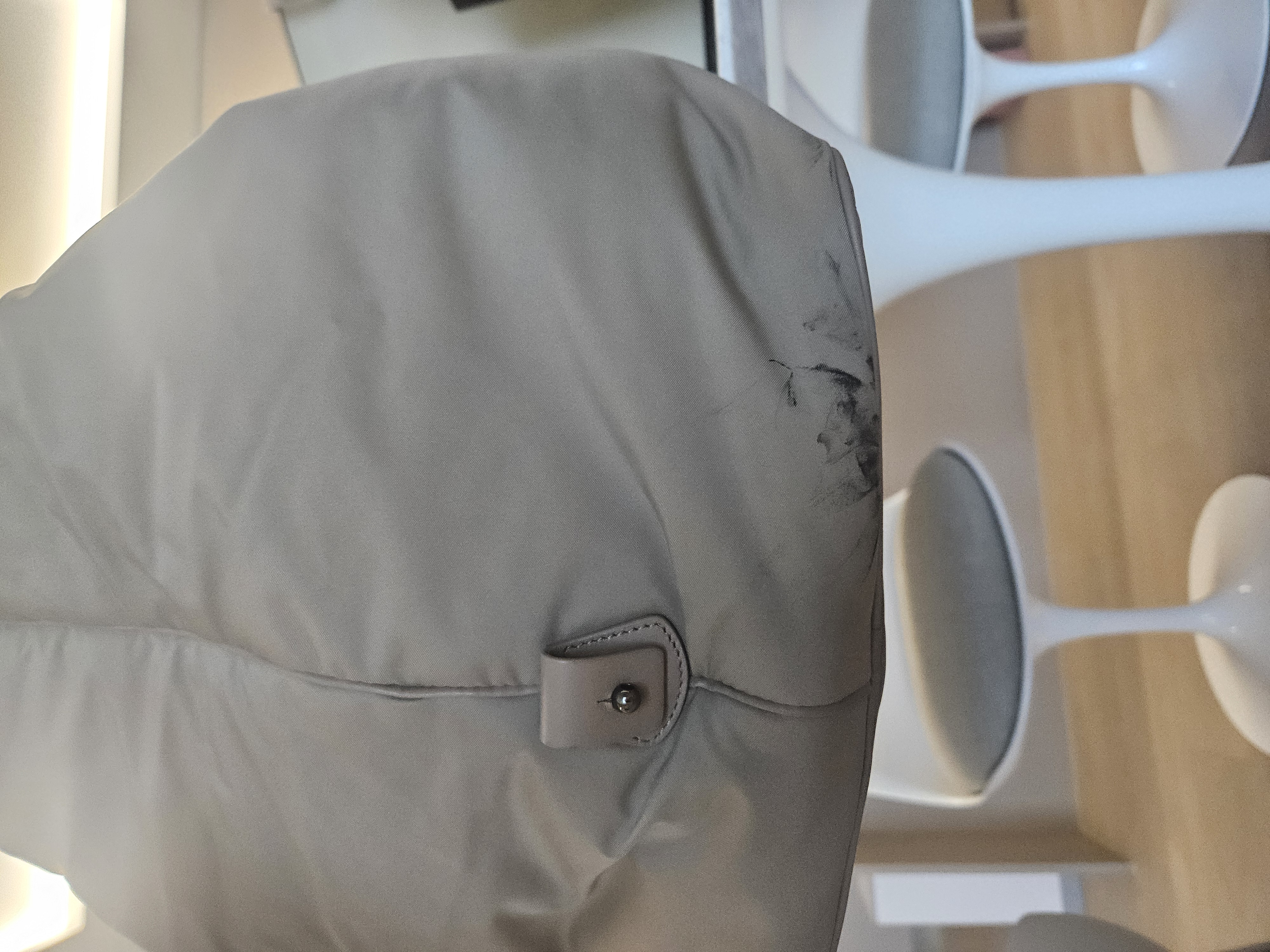 오염문의 이미지: 가방 오염