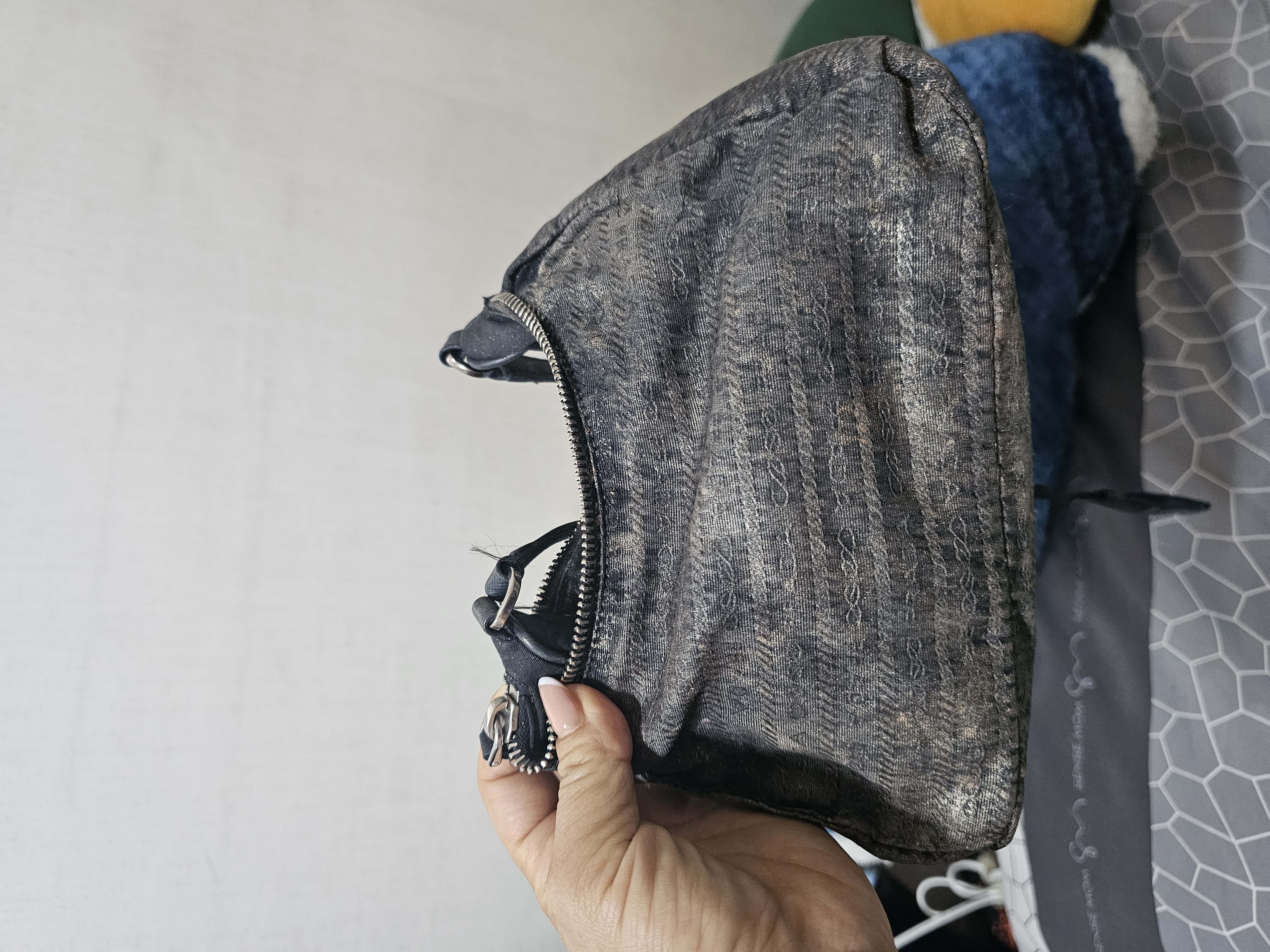 오염문의 이미지: 가방세탁