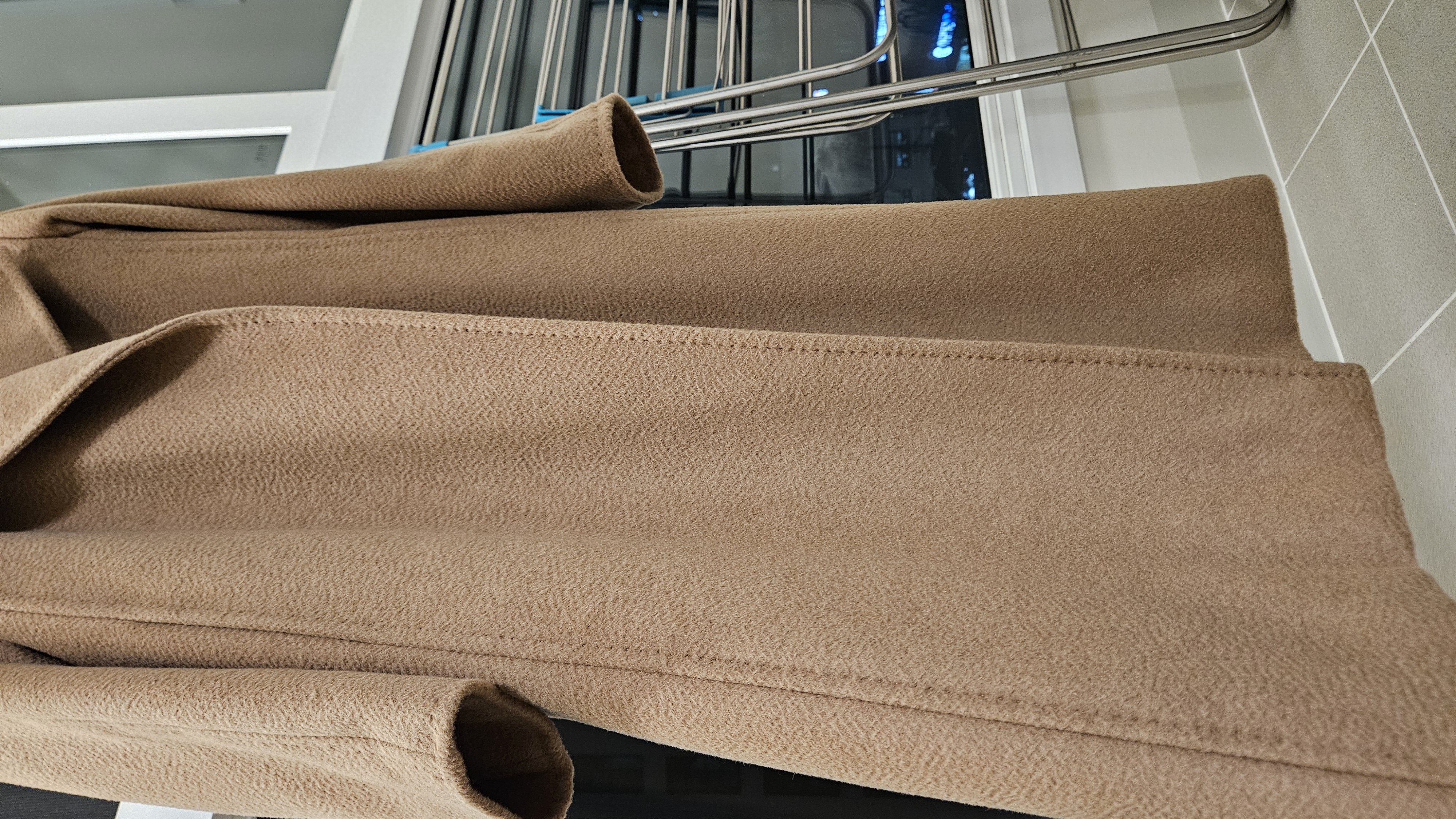 오염문의 이미지: 마누엘라 코트