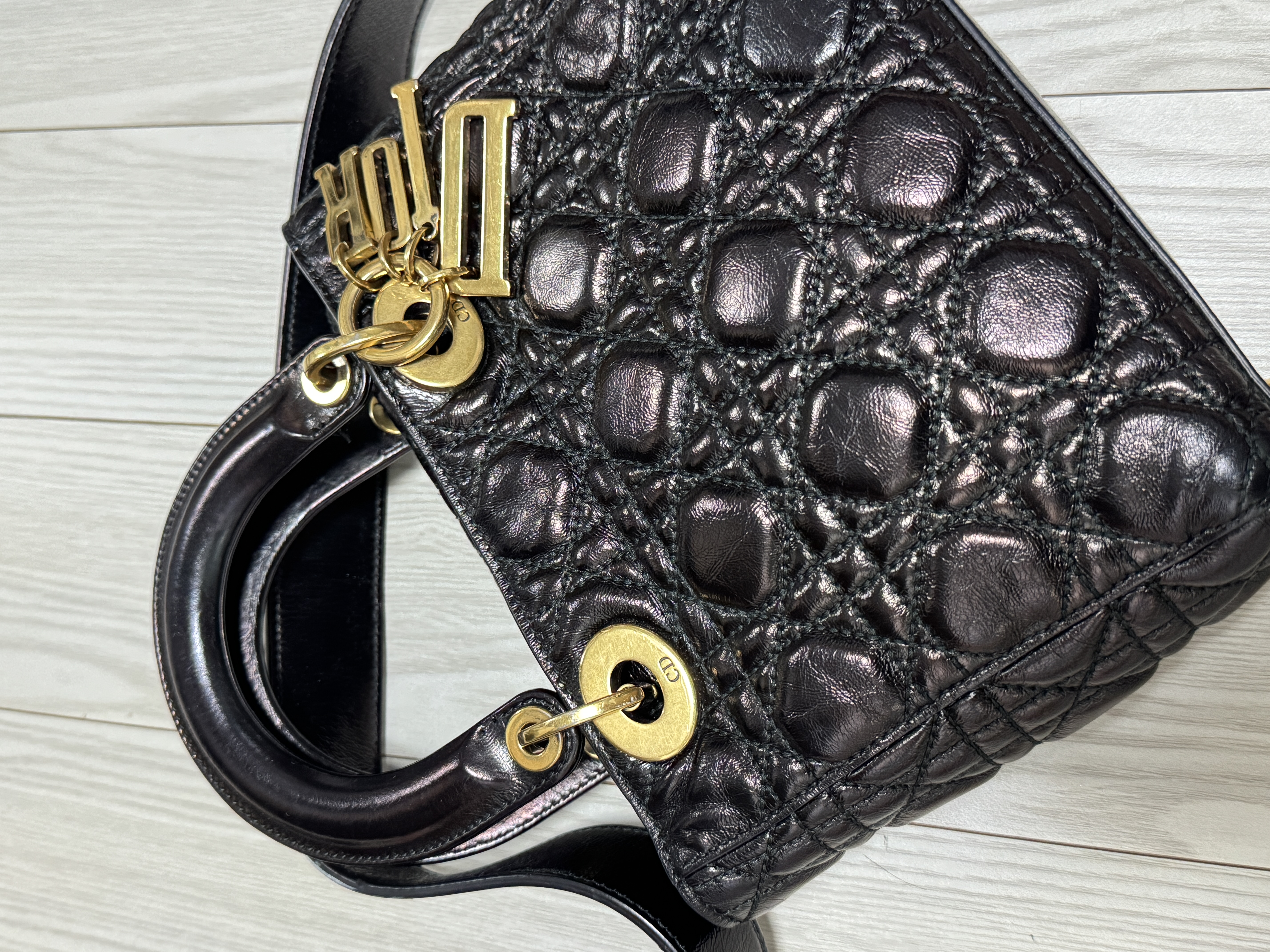 오염문의 이미지: 가방 브론즈 현상 문의