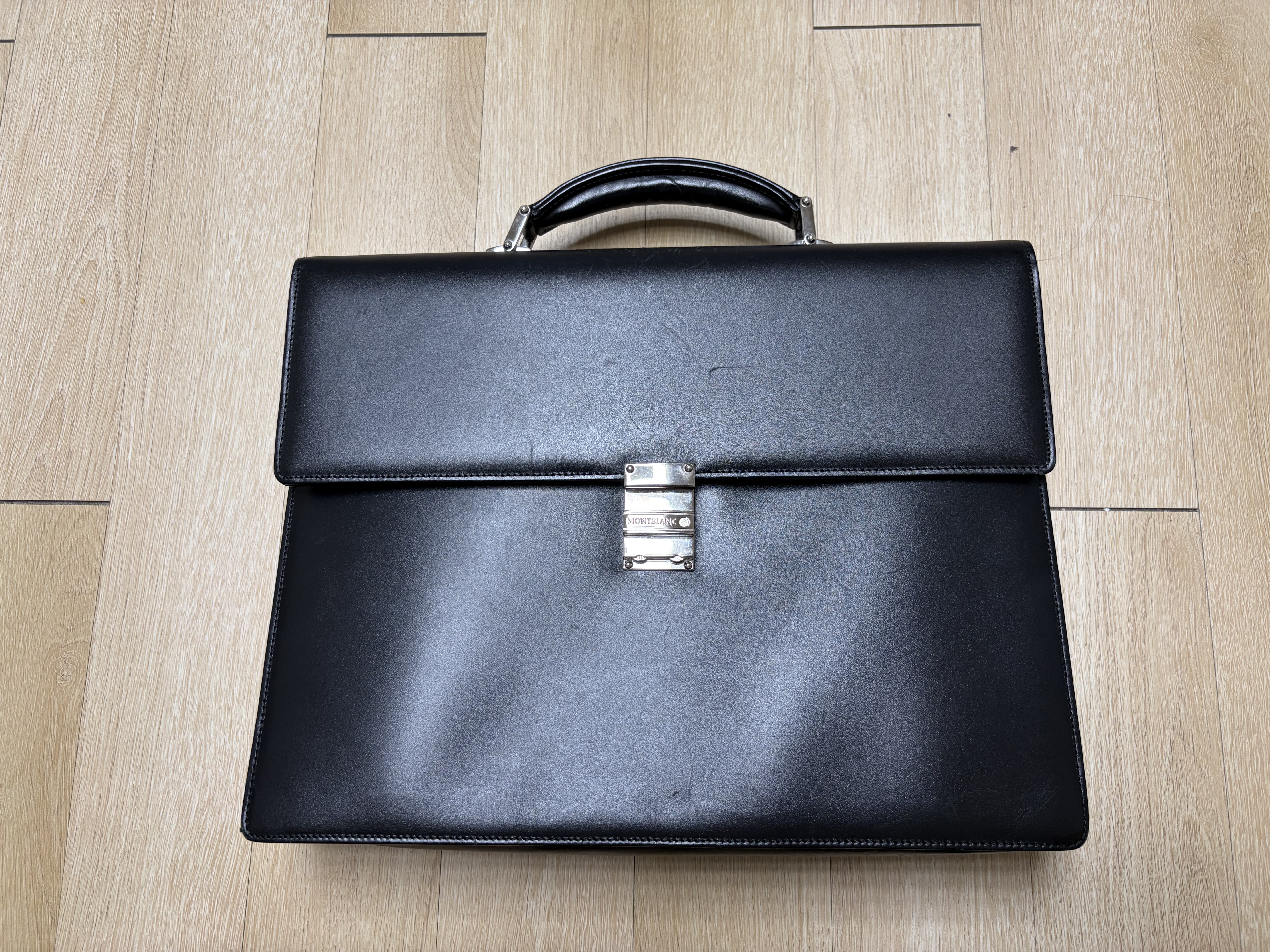 오염문의 이미지: 가방 수선