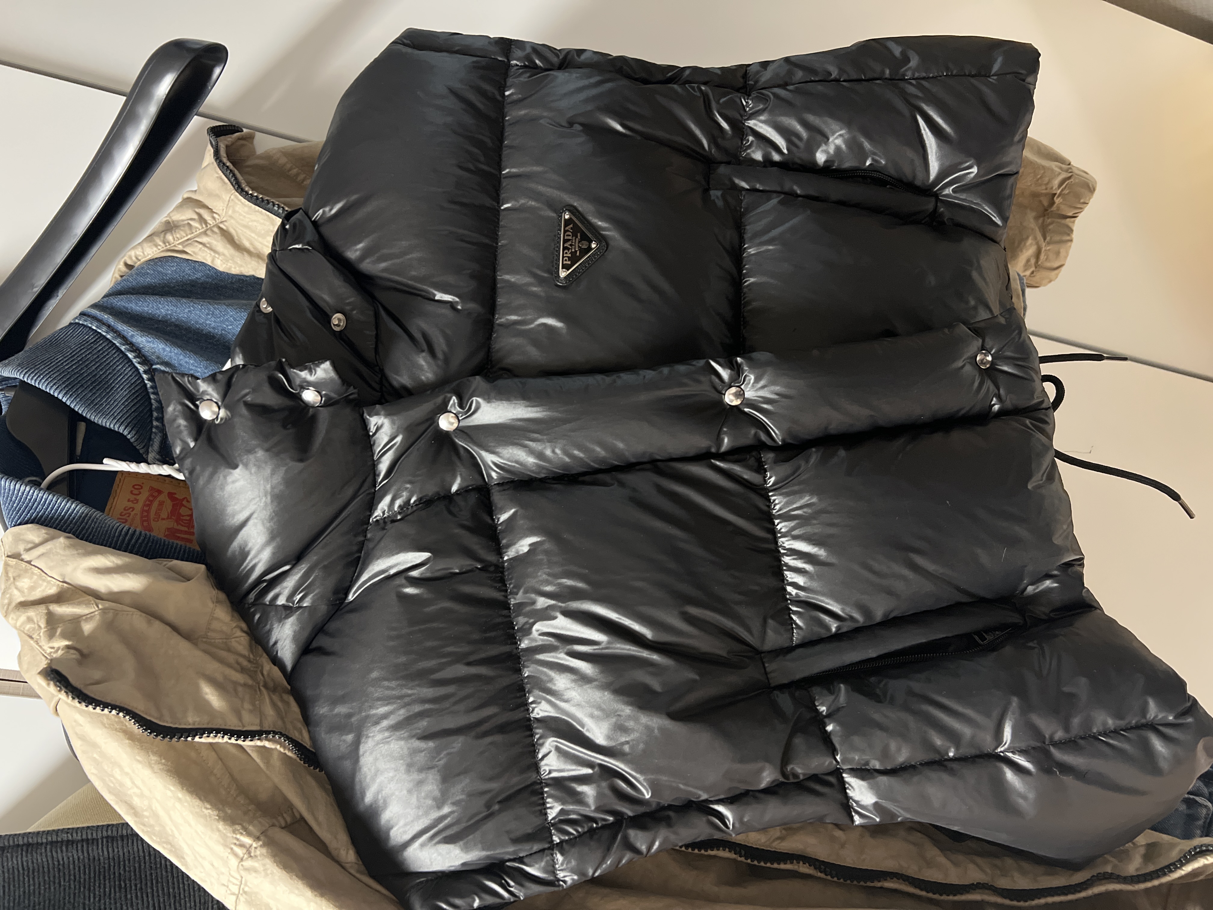 오염문의 이미지: 프라다 패딩 세탁 문의