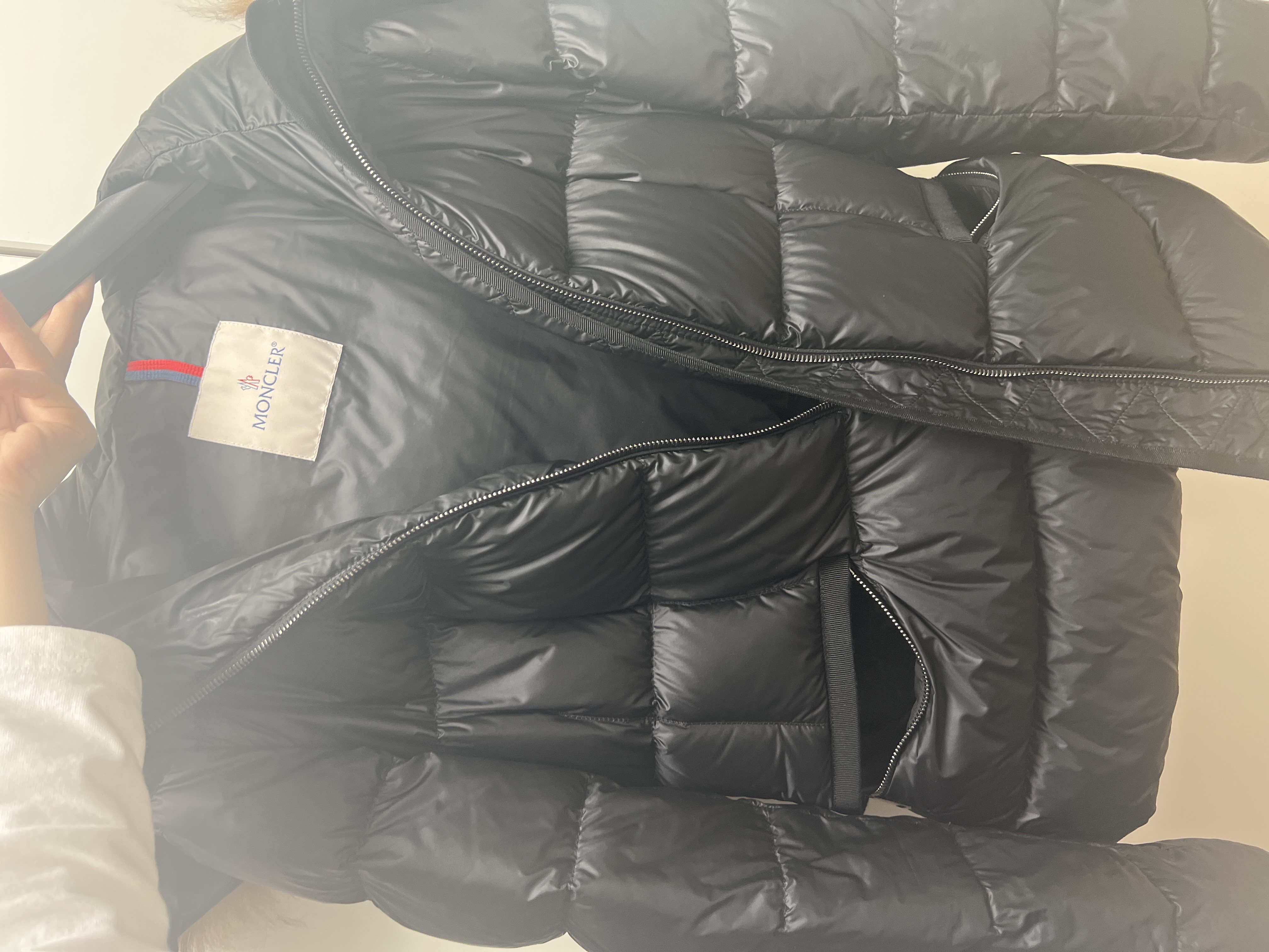 오염문의 이미지: 몽클레어 보에드 블랙