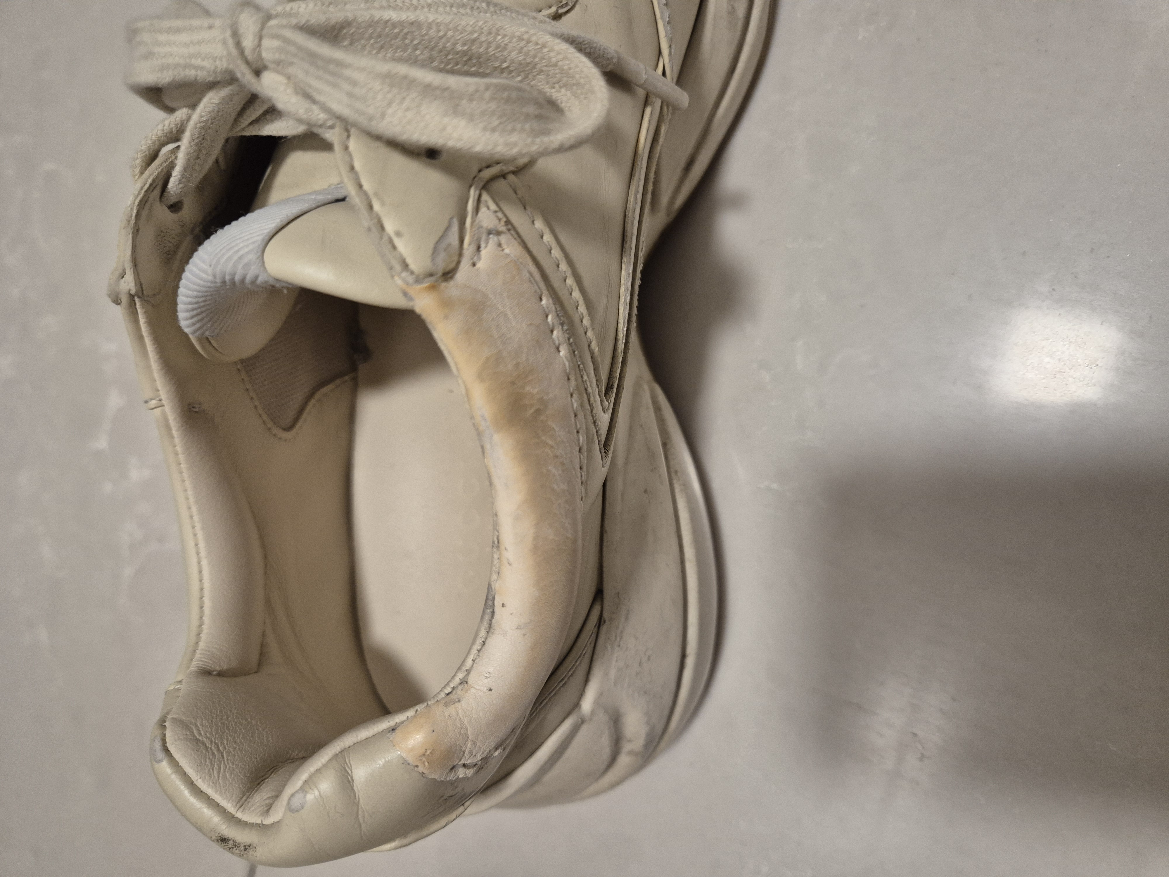 오염문의 이미지: 구찌 라이톤 수선 문의드립니다