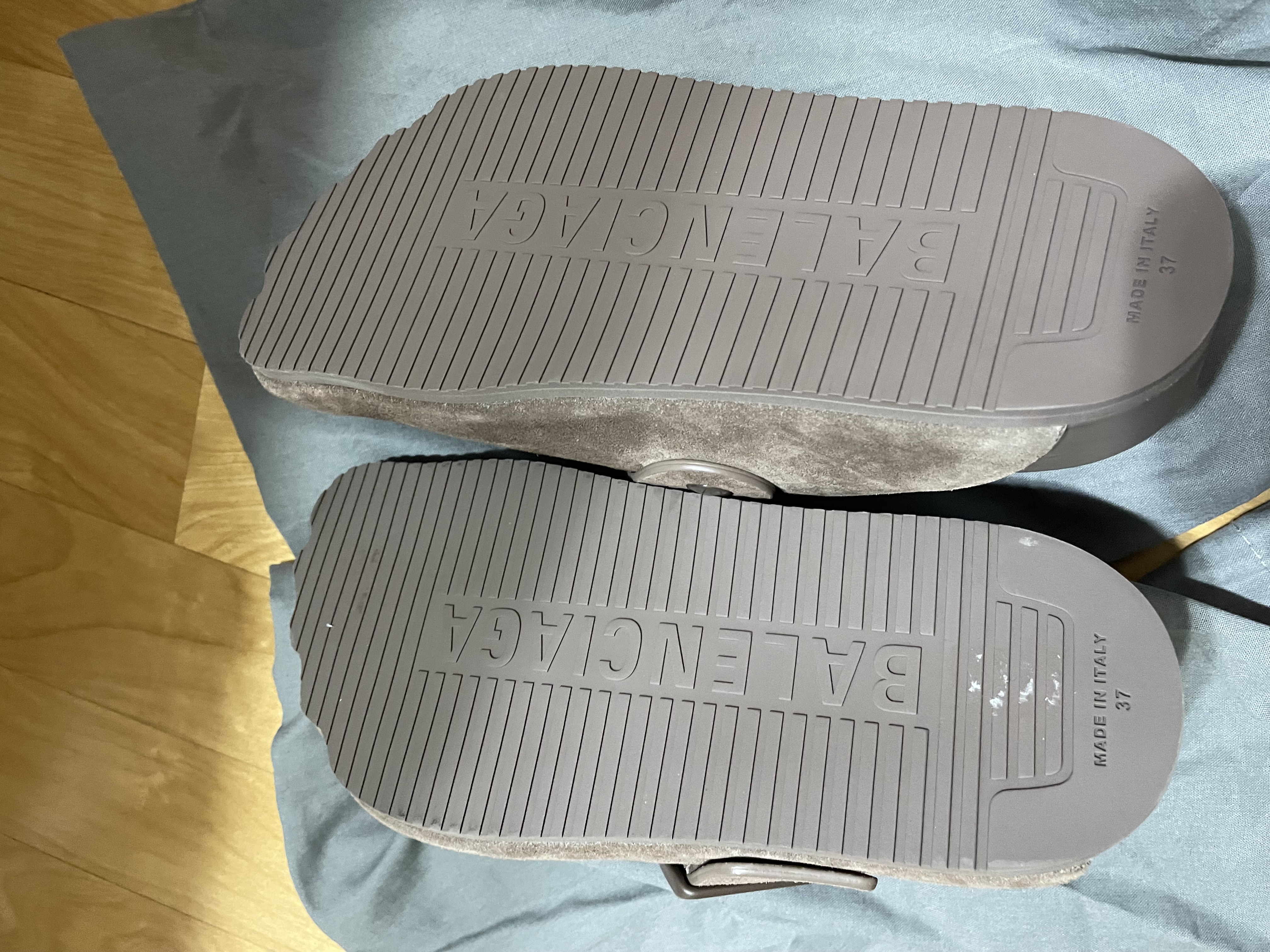 오염문의 이미지: 슬리퍼 밑창 보강