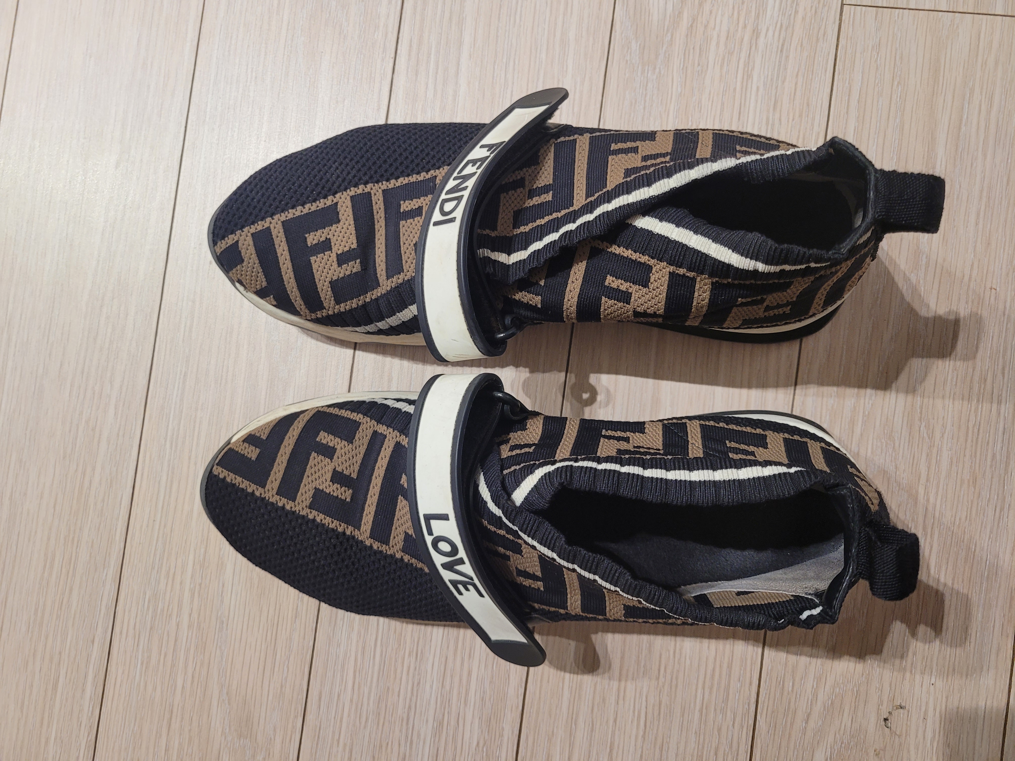 오염문의 이미지: 운동화밑창복원&클리닝