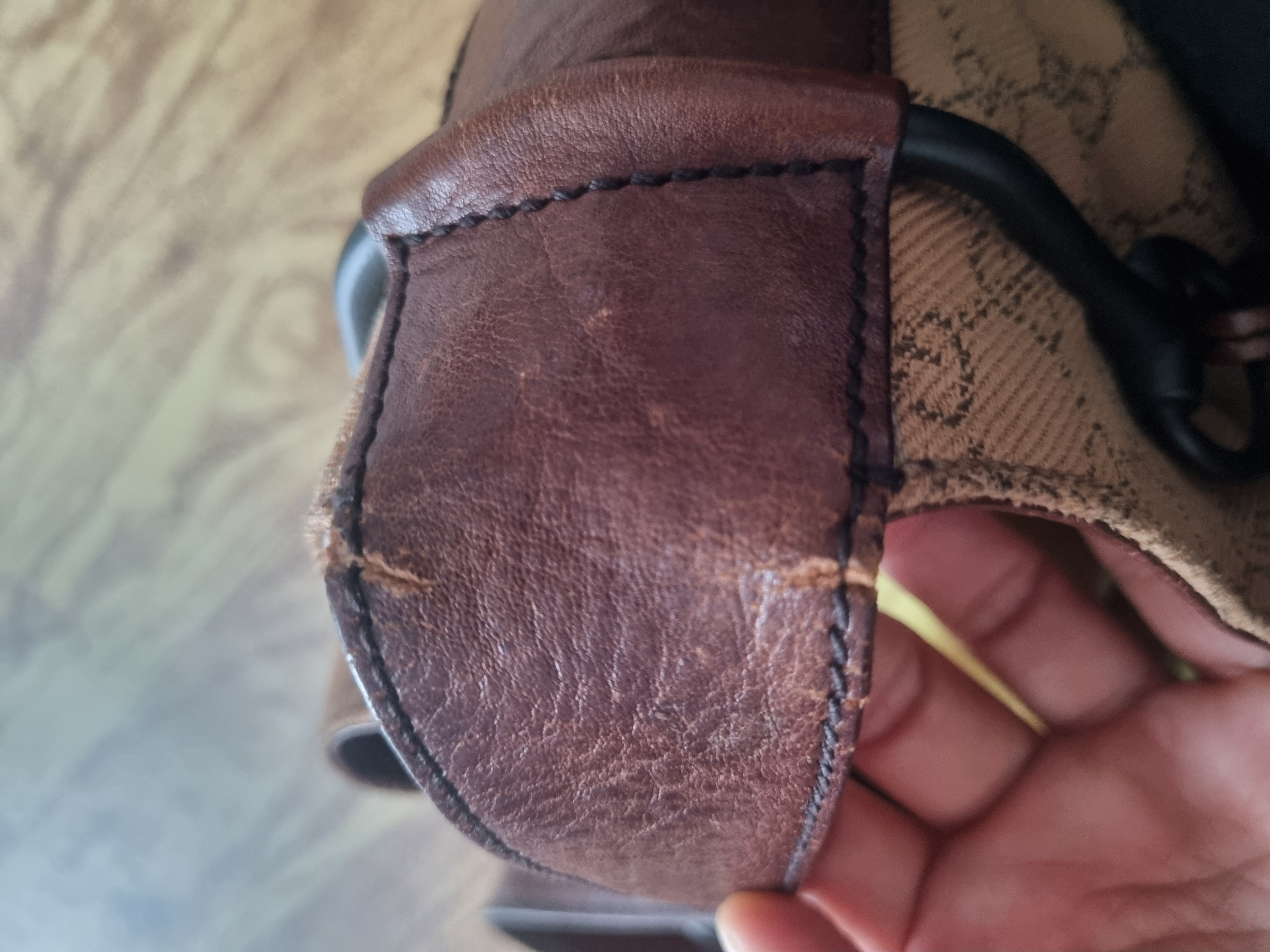 오염문의 이미지: 핸드백수선