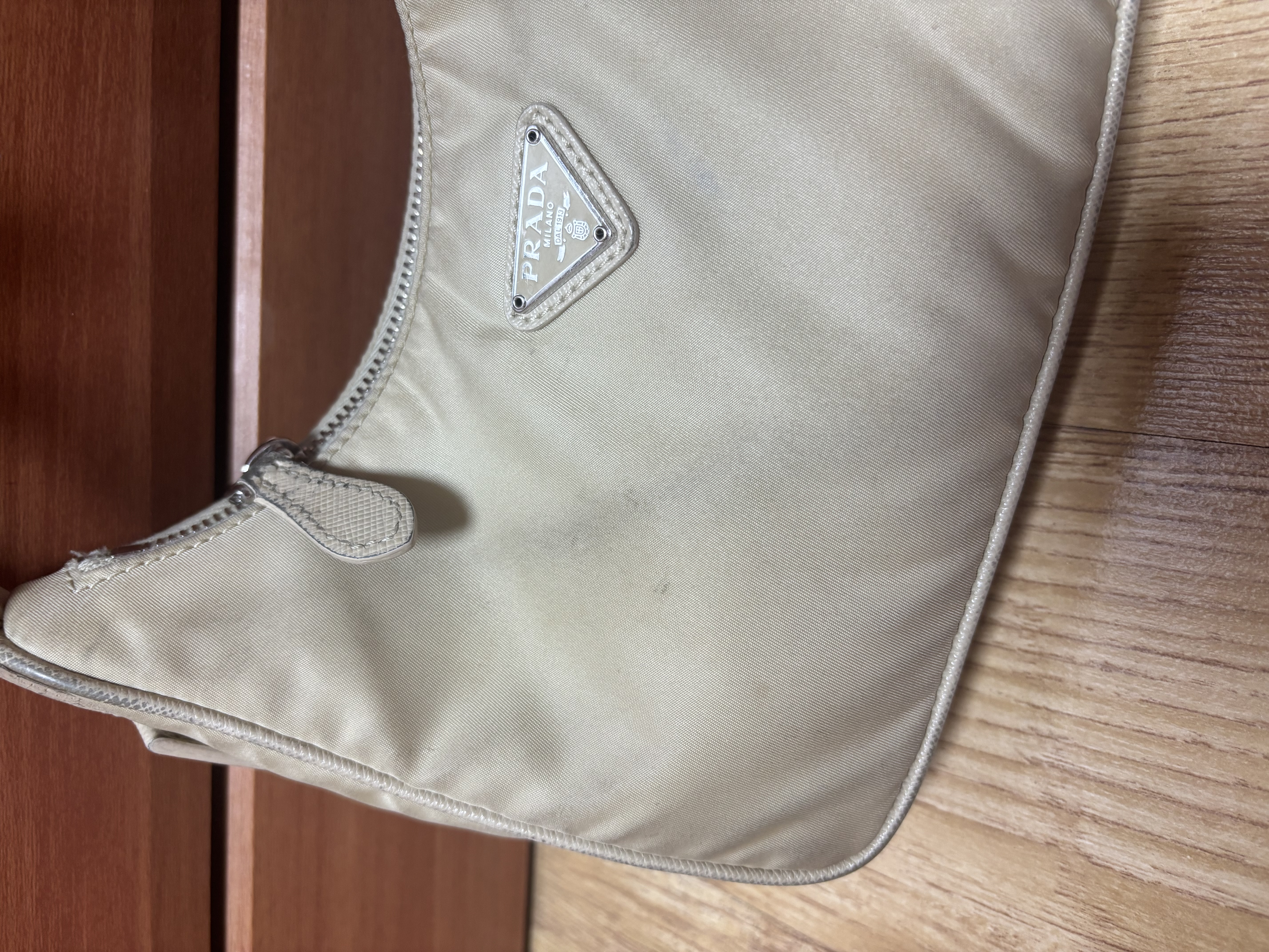 오염문의 이미지: 수선 가능성과 비용 문의