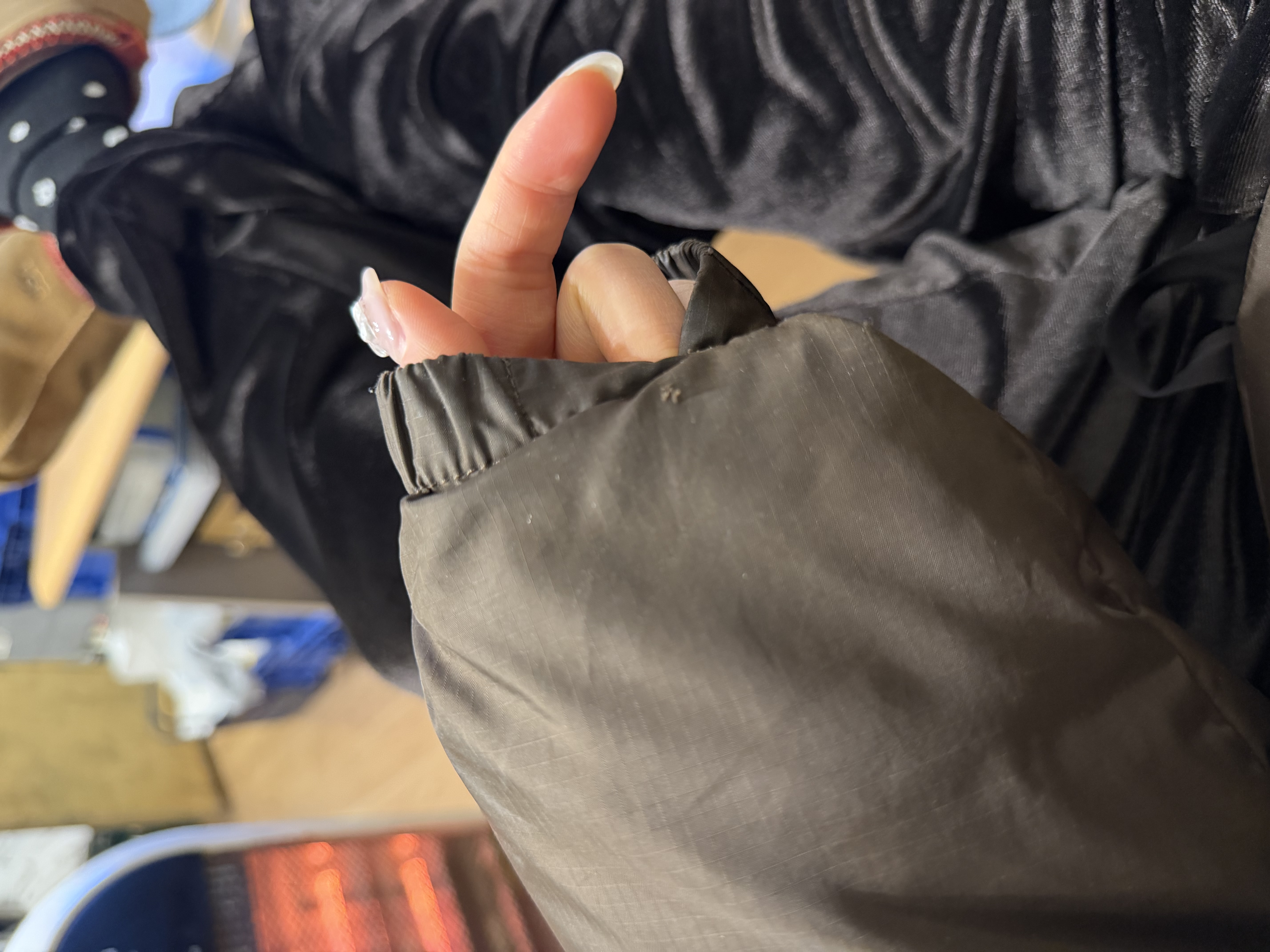 오염문의 이미지: 작은 구멍찢어짐