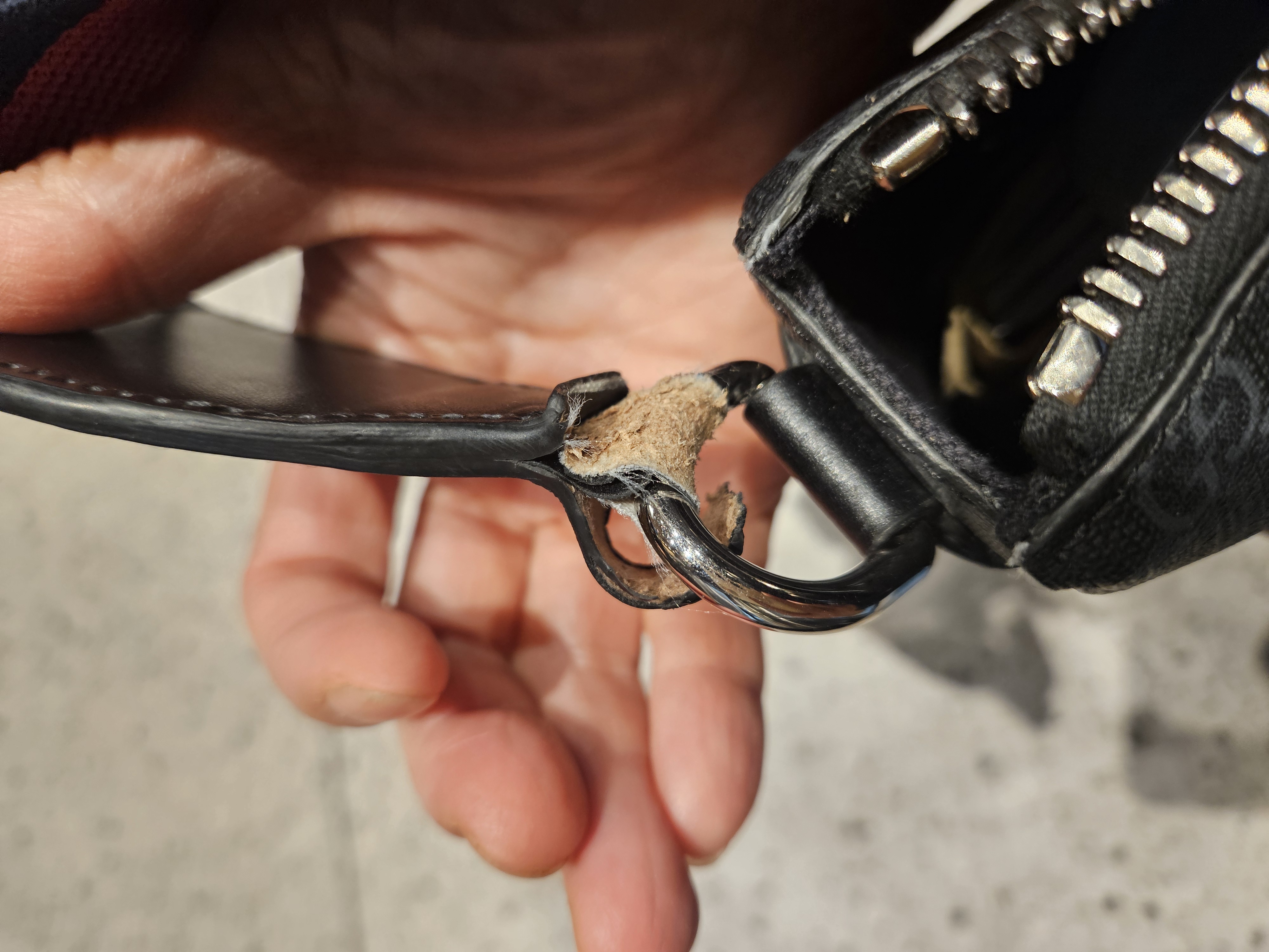 오염문의 이미지: 가방끈 수선문의